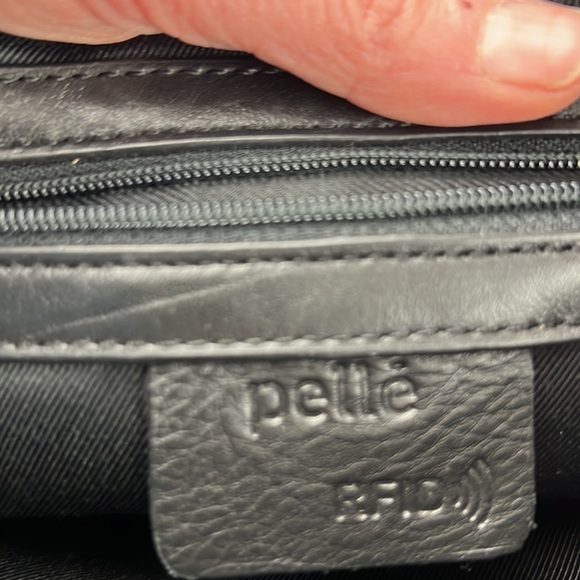 Pelle RFID Black Leather Crossbody bag/purse - Picture 4 of 9